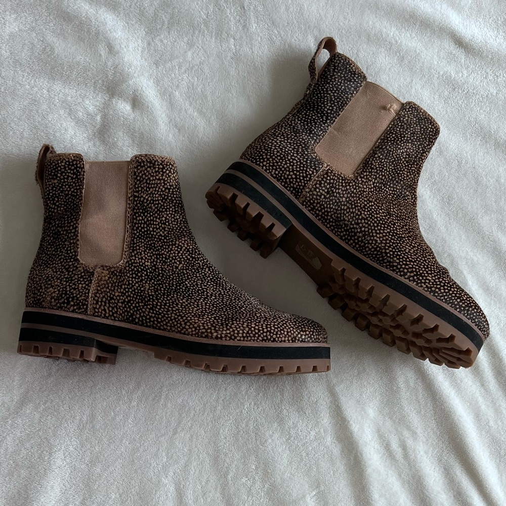 ivy chelsea boot in mini dot calf hair